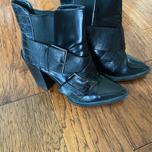 Zara rubber high heel bootie with buckle size 39, fits like an 8.5 - Picture 4 of 8